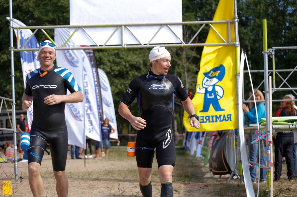 Trail Team Andreas / Tomas målgång på Skärgårdsutmaningen 2014. Foto: Mattias Gustafsson / Skärgårdsutmaningen.