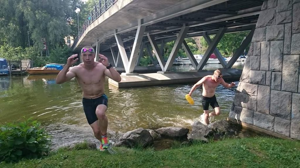 Bilder från förr: Tomas Granberg och jag på Långholmen Swimrun 2015. Foto: Långholmen Swimrun.