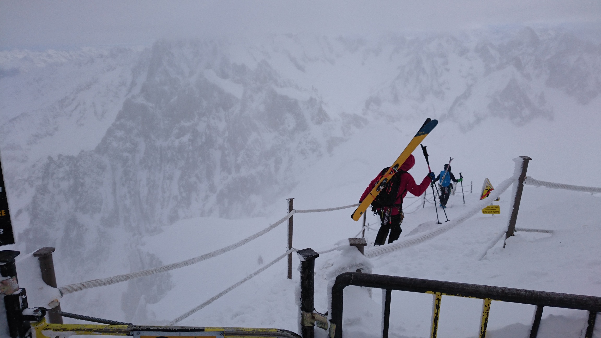 Den klassiska promenaden ner från Aiguille du Midi, Chamonix.