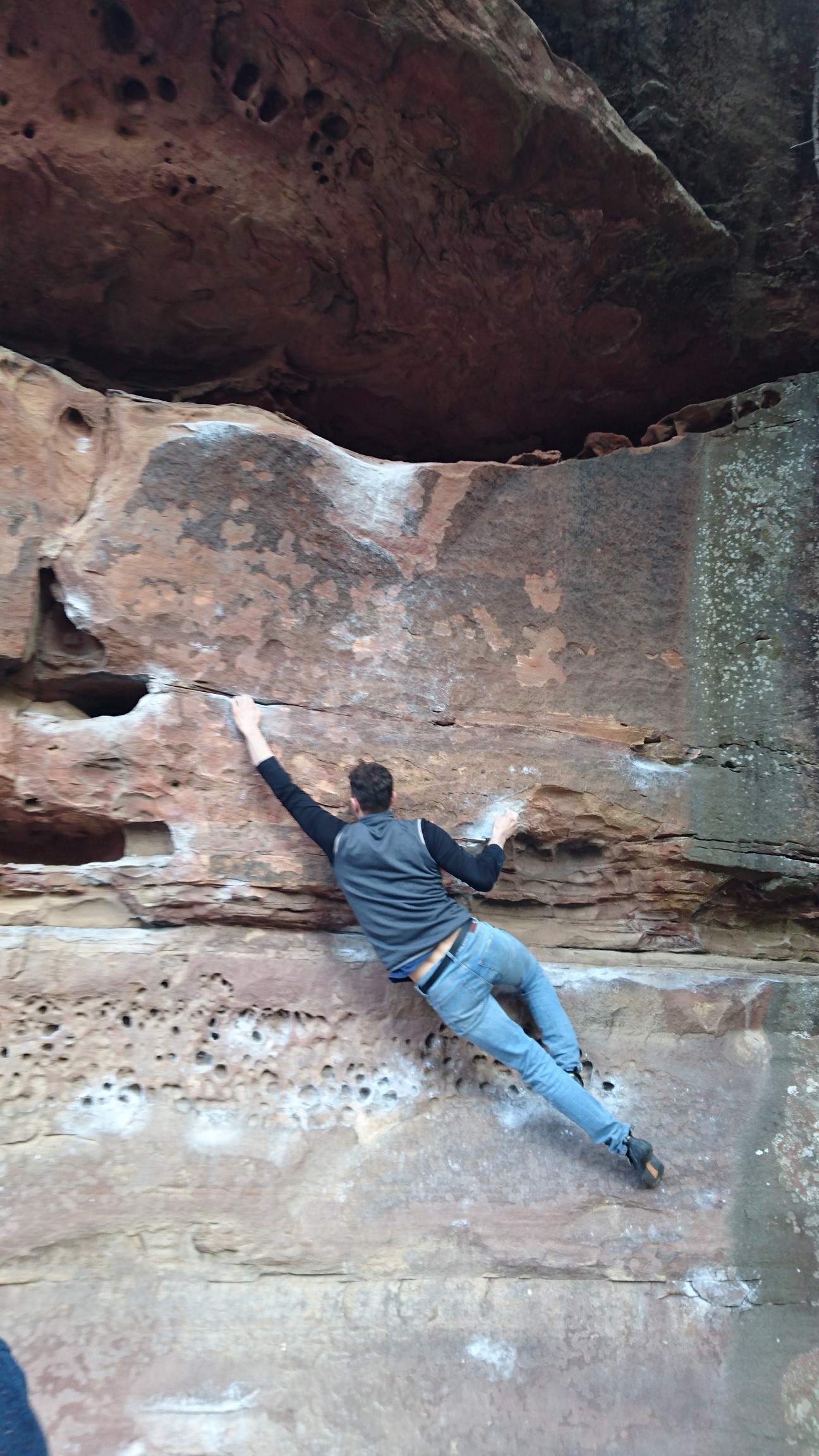 Micke bouldrar i Albarracin, Spanien.